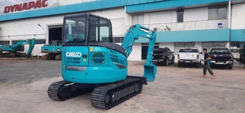Thiết kế đuôi ngắn Kobelco SK50P-6