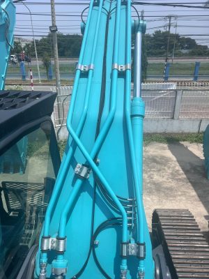 Đường ống thủy lực trên cần Kobelco SK380XDLC-10