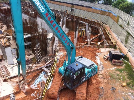 Máy xúc Kobelco sk200-10 cần dài làm việc