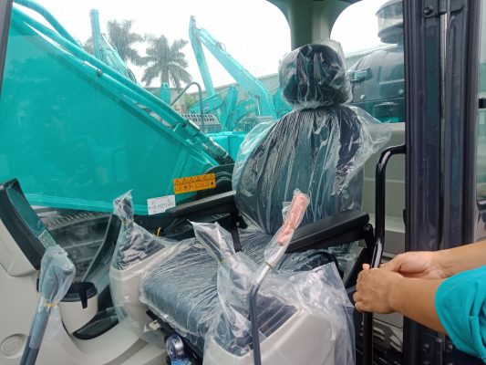 Cabin máy xúc Kobelco sk330-10 tiện nghi