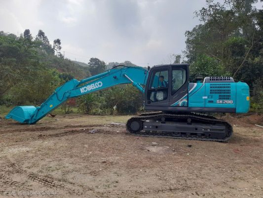 máy xúc 20 tấn làm việc tại công trường
