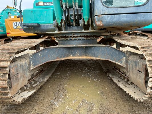 Gầm máy xúc cũ sk200-8