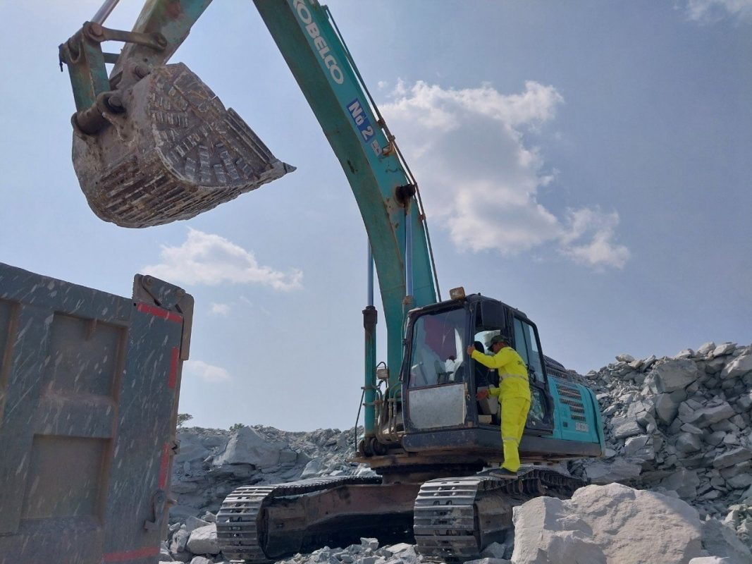 Kobelco SK380XDLC-10 khai thác mỏ