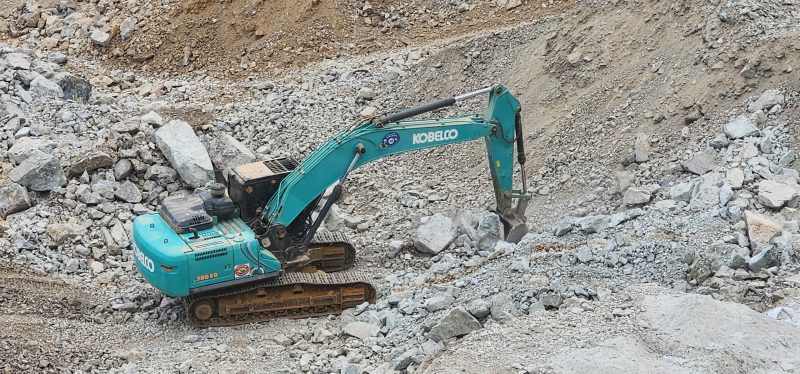máy xúc 35 tấn SK380XDLC-10 bốc xúc