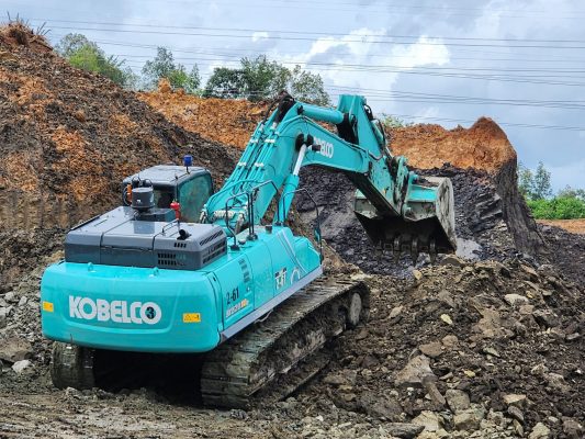 máy xúc Kobelco 40 tấn làm mỏ đá