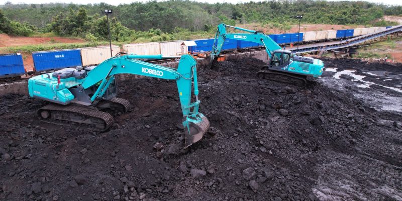 máy xúc Kobelco 35 tấn SK330-10 làm mỏ đá