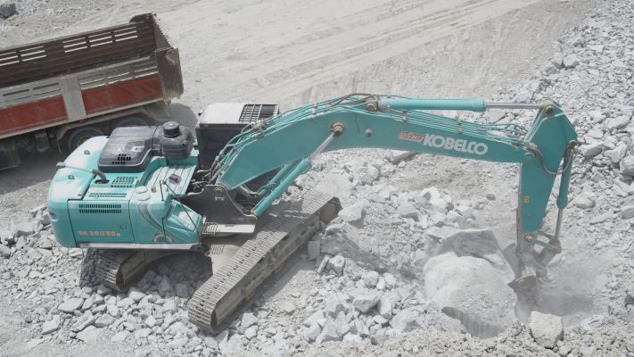 Máy xúc Kobelco SK380XDLC-10 làm mỏ đá