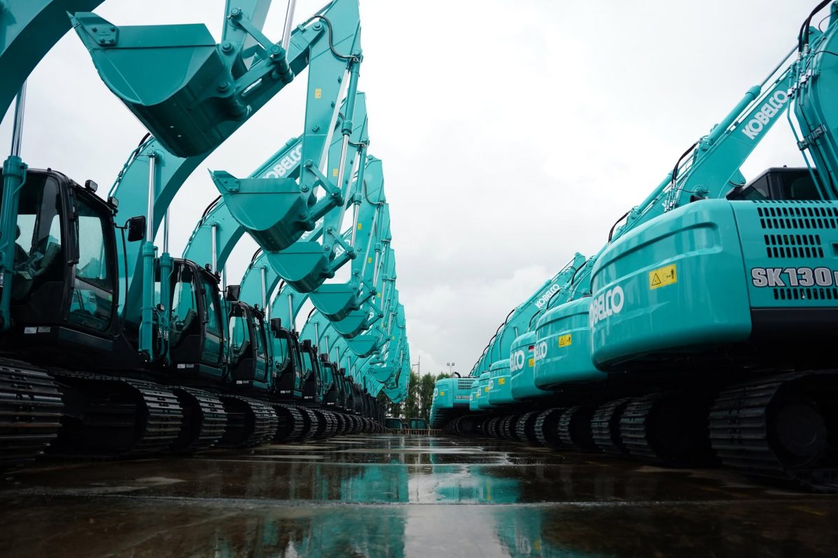 Mua máy xúc Kobelco mới tại Việt Nam