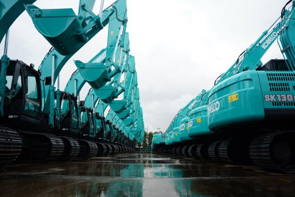 Mua máy xúc Kobelco mới tại Việt Nam