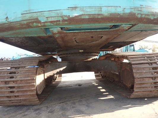 Kiểm tra gầm máy xúc Kobelco cũ